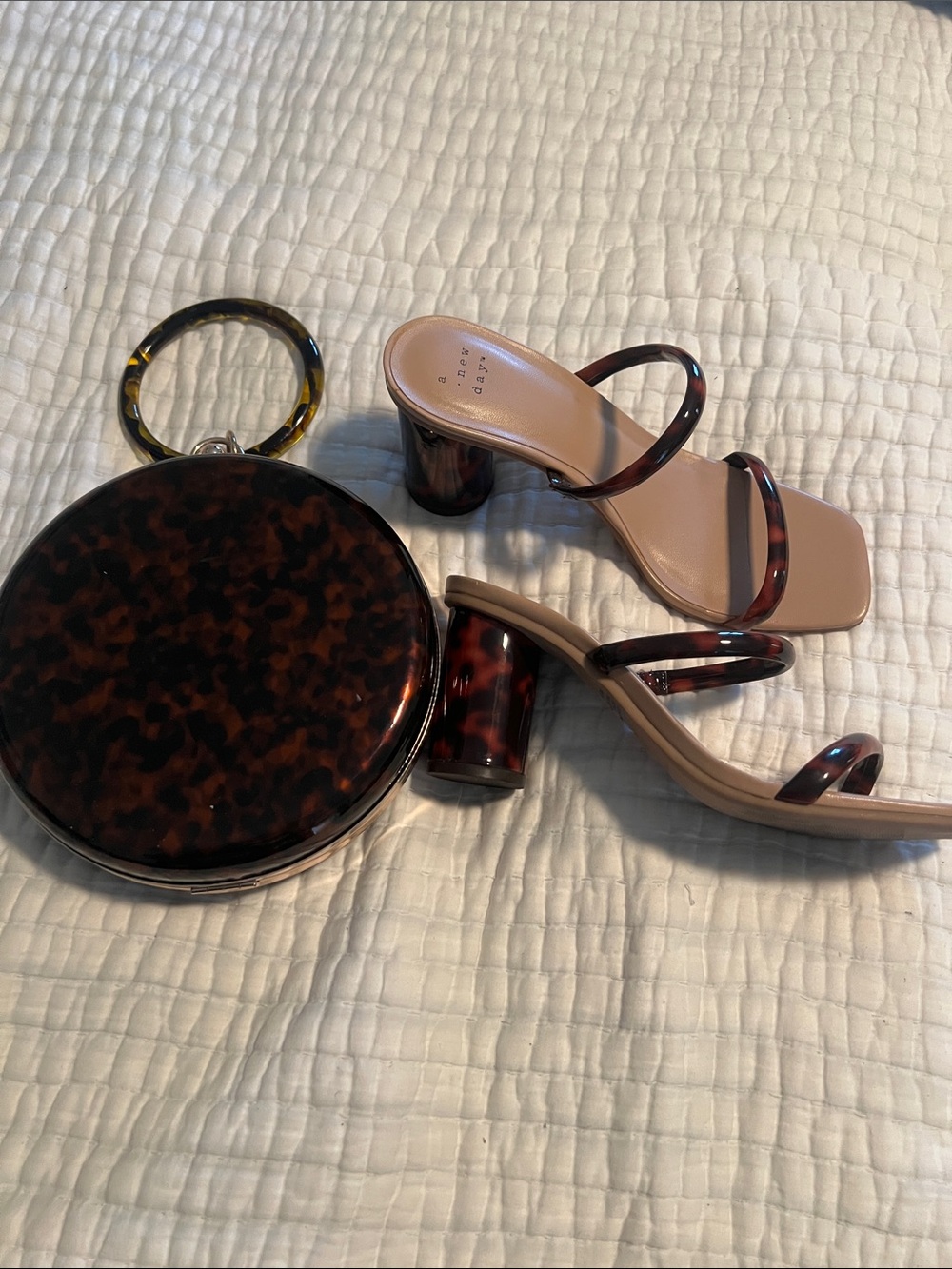 Bundle Tortoiseshell Brown purse /heels sz 7